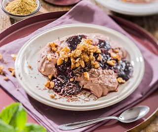 Schoko-Kirsch-Quark-Creme mit Mandel-Topping